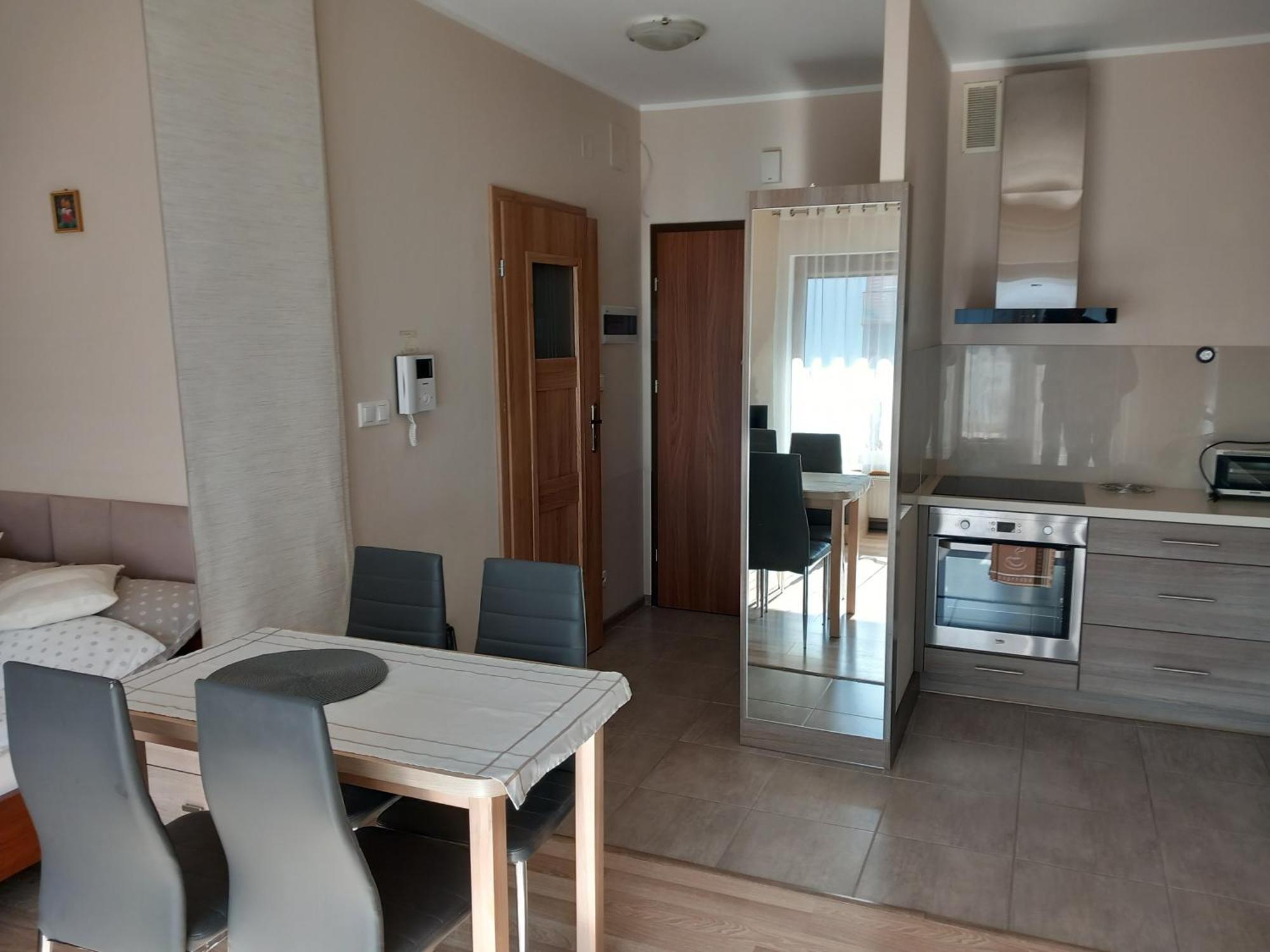 Apartament Jelenia Gora - Cieplice المظهر الخارجي الصورة